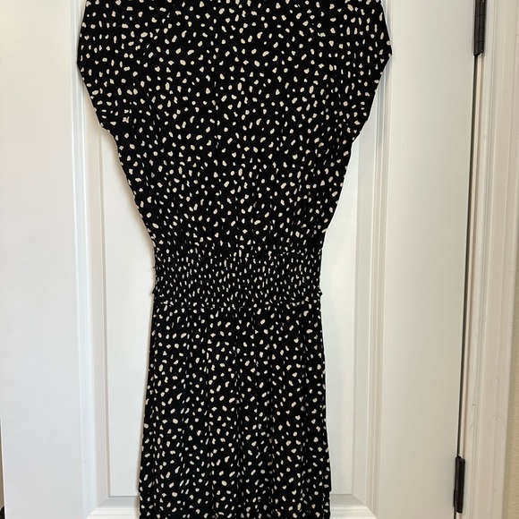 Super Cute mini dress! Short sleeves. Buttons details on the front! - Picture 8 of 9